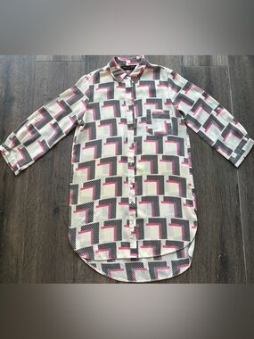 Dorothy Perkins Geometric Print Button-Up Shirt in White, Black & Pink long